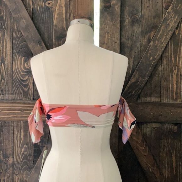 Hot Tropics Bandeau Bikini Top
THE BIKINI LAB - Picture 6 of 10